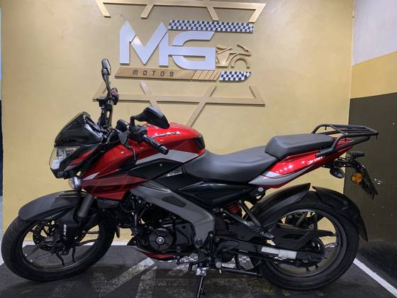 BAJAJ DOMINAR 160 